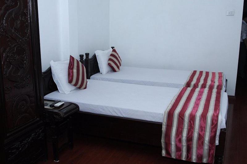 Hoang Cuong Hotel 15 Nguyen Thai Hoc Hanoi Luaran gambar